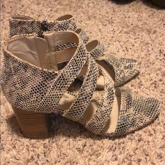 Strappy snakeskin chunky heel sandals - Picture 2 of 5